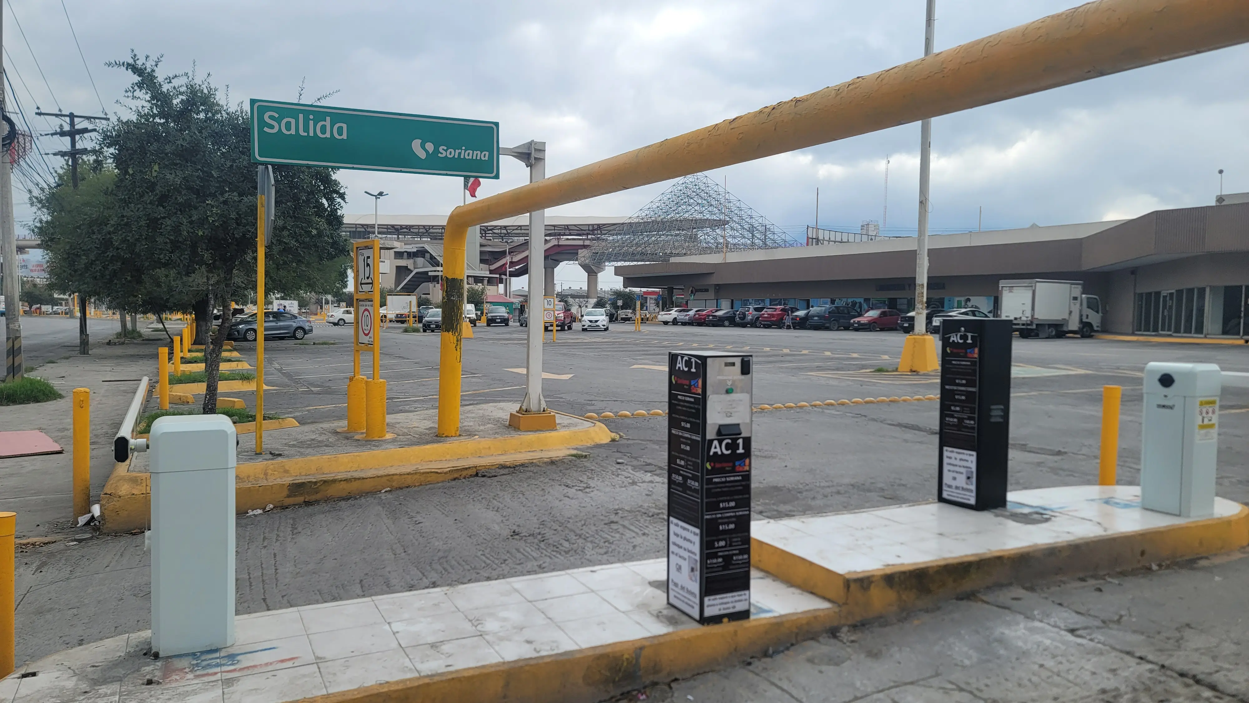 Sistemas para estacionamientos públicos en Tijuana: Esquema de prepago con múltiples barreras de acceso vehicular controladas